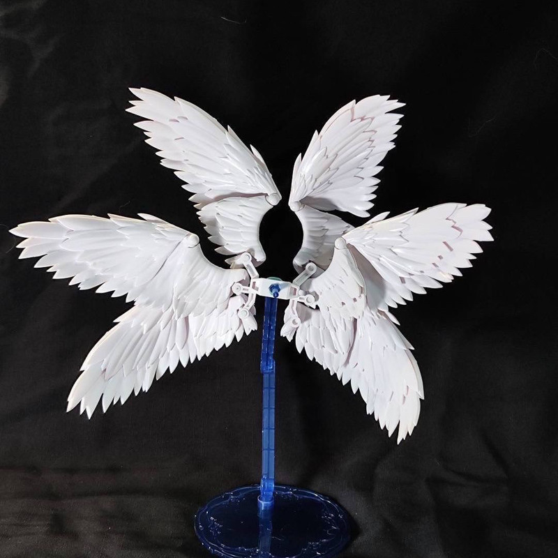 White And Black Six Feathered  - Action Figure Stand ulasan dan harga